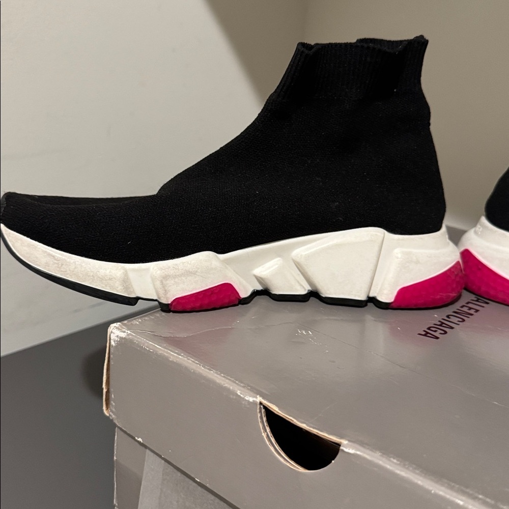 Balenciaga Women's Black and Pink ‘ Speed’ Trainers - Picture 15 of 17